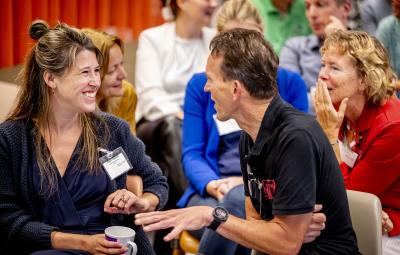 Deelnemers aan het Divosa Benchmark Festival in gesprek