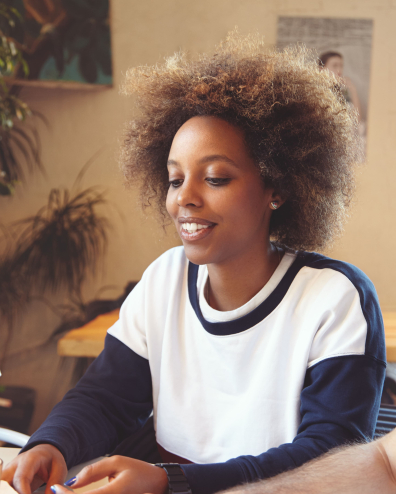 drie collega's in gesprek