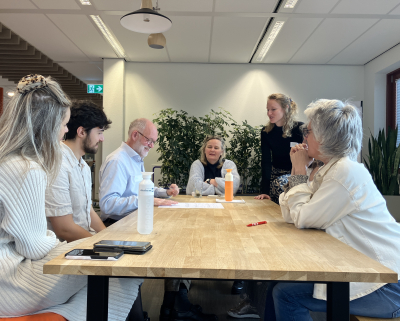 Professionals in de inburgering aan de slag tijdens een werkatelier