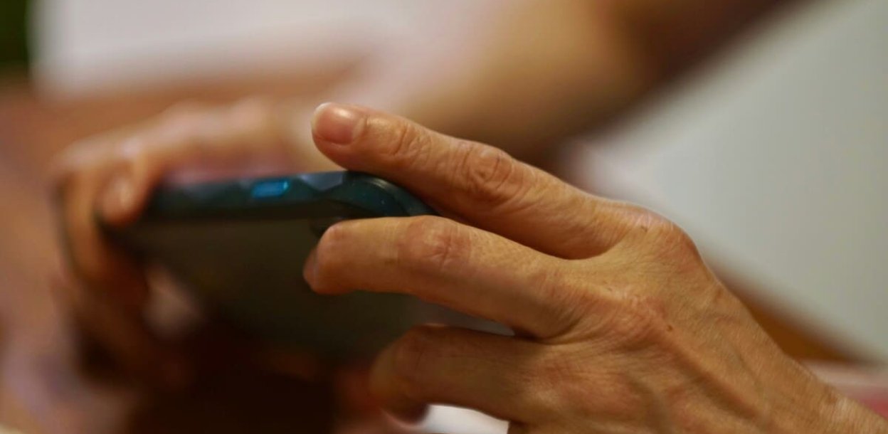 telefoon in handen