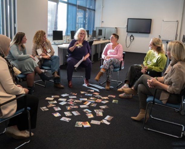 Staatssecretaris Coenradie in gesprek met klantmanagers inburgering
