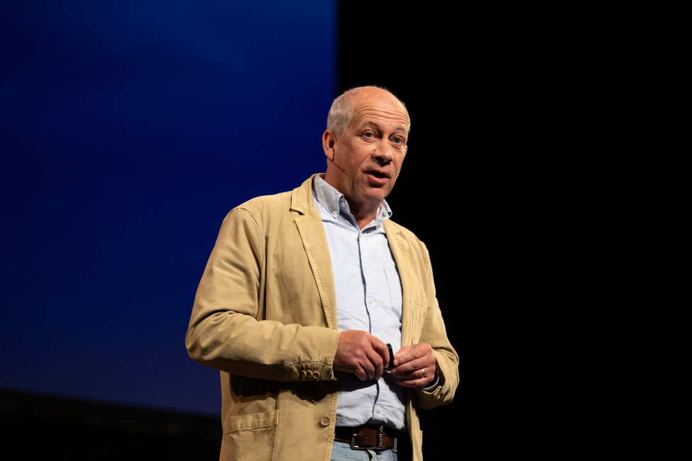 Paul Iske op het podium tijdens het Divosa Voorjaarscongres 2025 in Heerlen