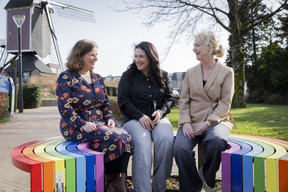 Veerle van der Leemputte, Kristina Boher en Nadine van de Griendt in gesprek
